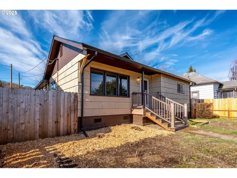 568 NE Nash Street Roseburg OR 97470