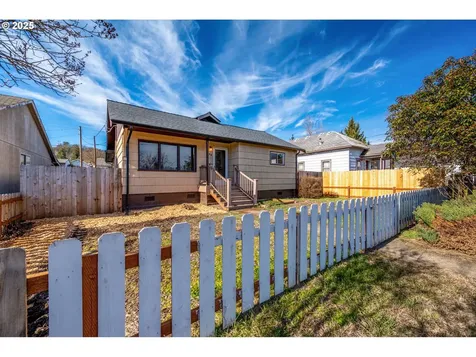 568 NE Nash Street Roseburg OR 97470