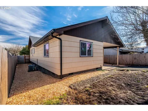 568 NE Nash Street Roseburg OR 97470