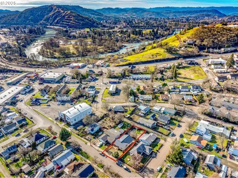 568 NE Nash Street Roseburg OR 97470