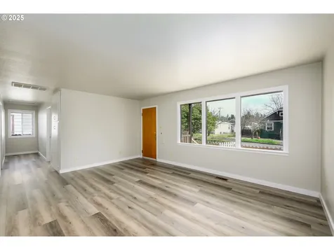 568 NE Nash Street Roseburg OR 97470