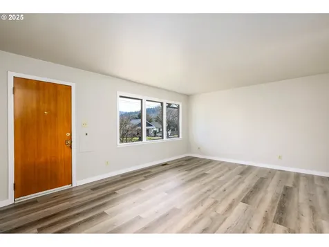 568 NE Nash Street Roseburg OR 97470