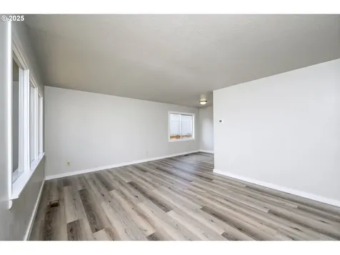 568 NE Nash Street Roseburg OR 97470