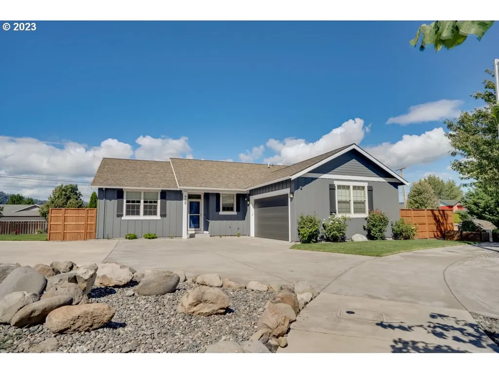 900 Falcon Court Hood River OR 97031