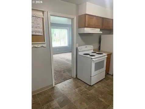 8445 Se Washington Street Portland OR 97216