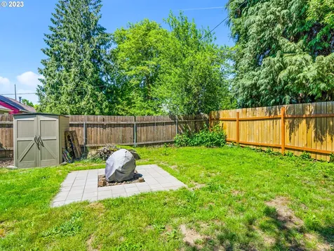 8445 Se Washington Street Portland OR 97216