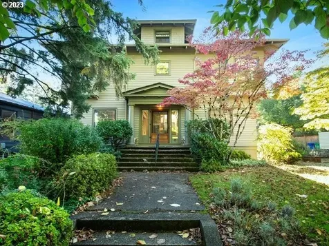 600 Ne Royal Court Portland OR 97232