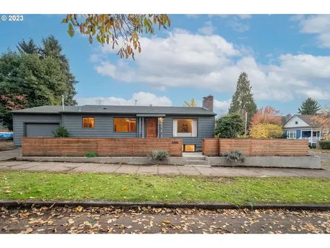 2206 SE Taggart Street Portland OR 97202