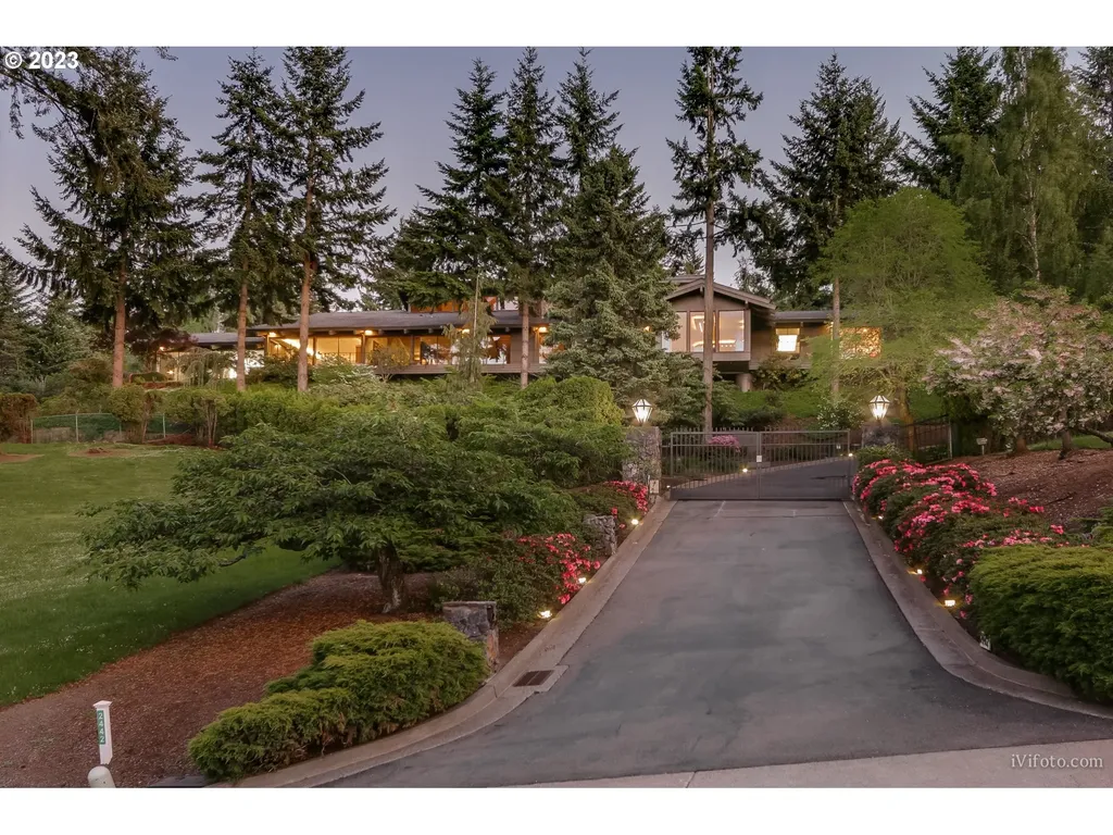 2442 W 29th Avenue Eugene OR 97405