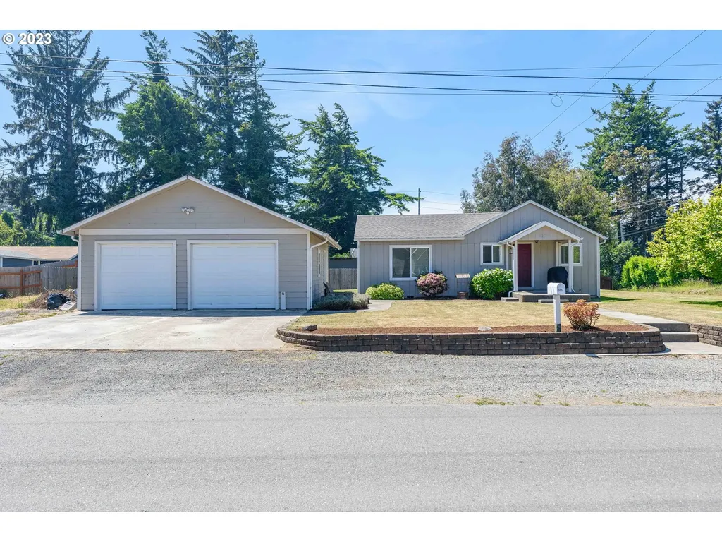3004 A Street North Bend OR 97459