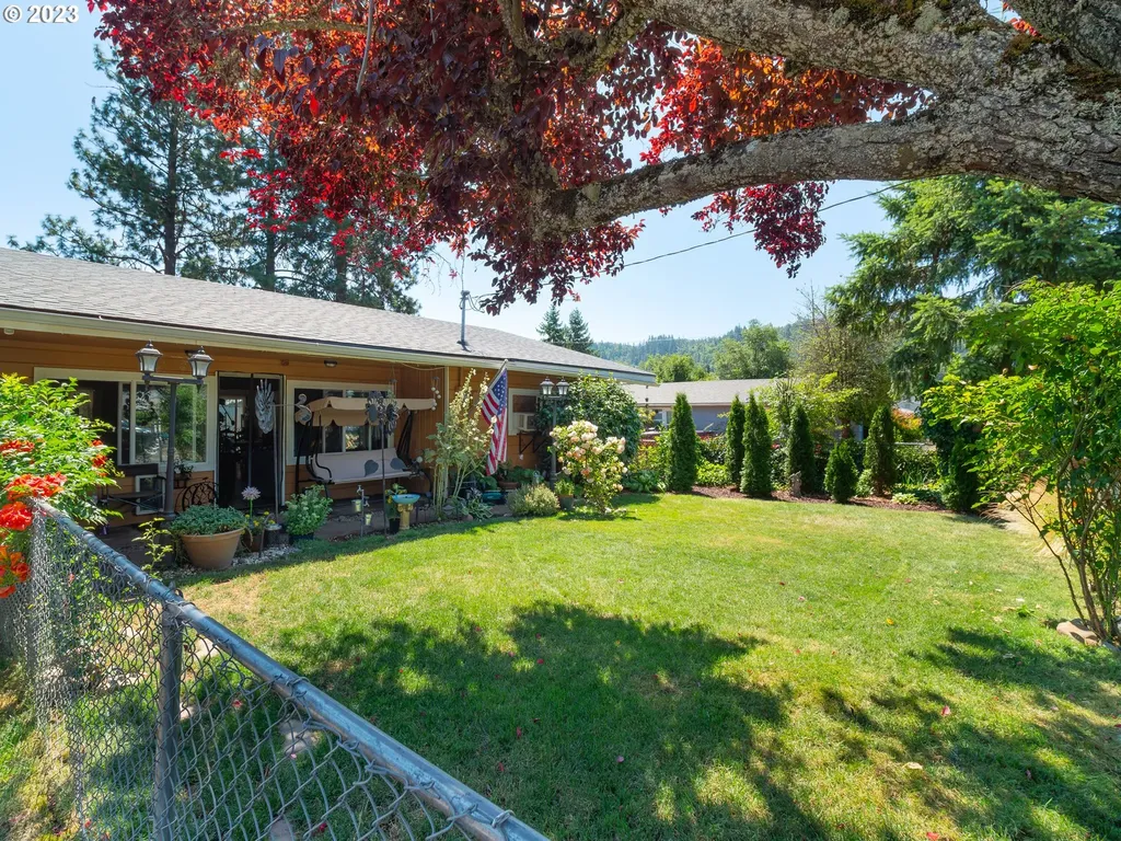 429 W Agee Street Roseburg OR 97471