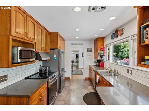 580 N 13th Street Coos Bay OR 97420