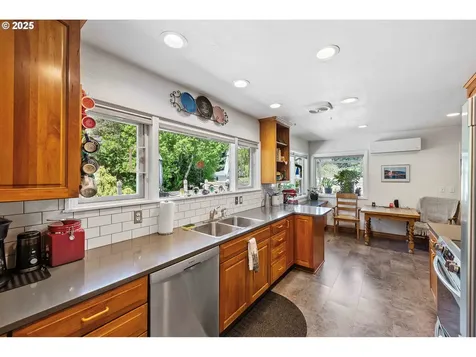580 N 13th Street Coos Bay OR 97420