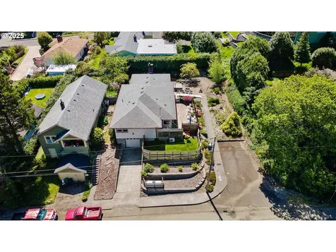 580 N 13th Street Coos Bay OR 97420