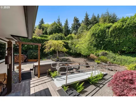 580 N 13th Street Coos Bay OR 97420