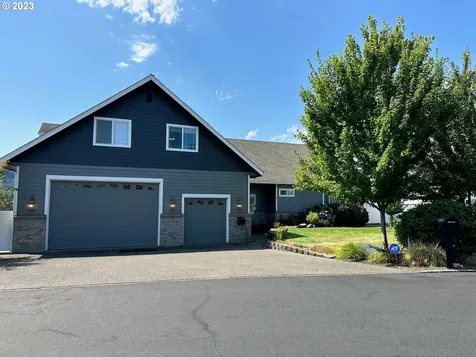 2262 Eagle Loop Sutherlin OR 97479