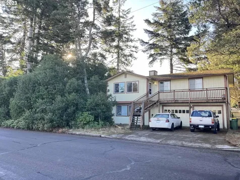 2076 16th Street Florence OR 97439