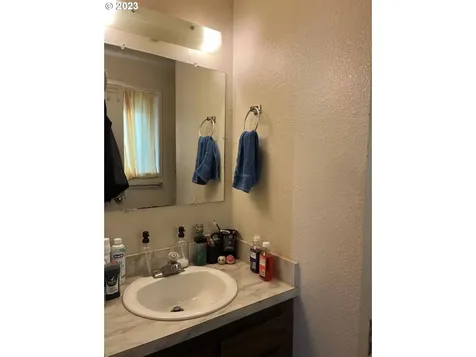 2076 16th Street Florence OR 97439