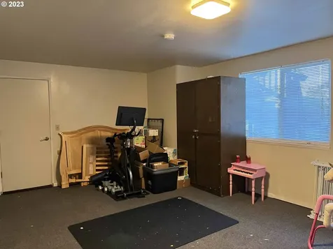 2076 16th Street Florence OR 97439