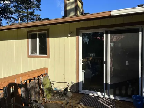 2076 16th Street Florence OR 97439