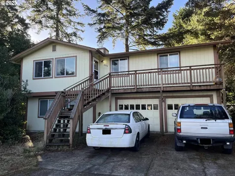 2076 16th Street Florence OR 97439