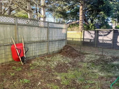 2076 16th Street Florence OR 97439