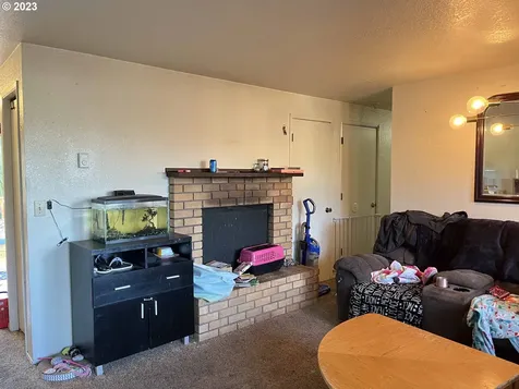 2076 16th Street Florence OR 97439
