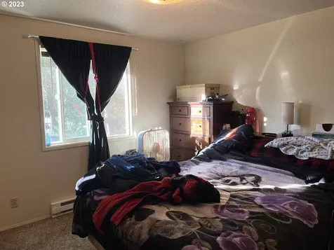 2076 16th Street Florence OR 97439