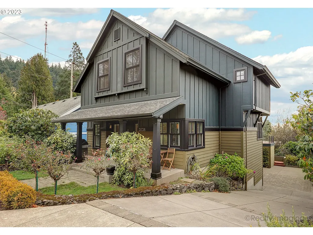 3538 SW Woods Street Portland OR 97221