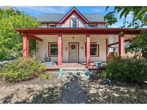 1142 Ash Avenue Cottage Grove OR 97424