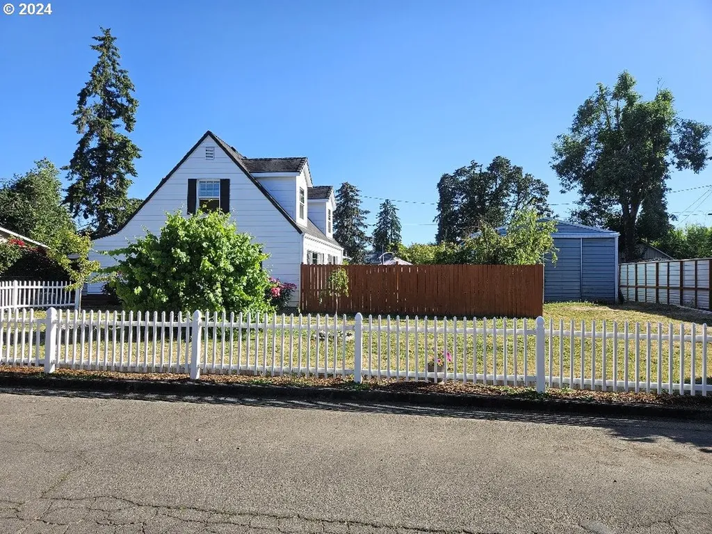 1150 Geer Avenue Cottage Grove OR 97424
