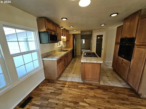 1150 Geer Avenue Cottage Grove OR 97424
