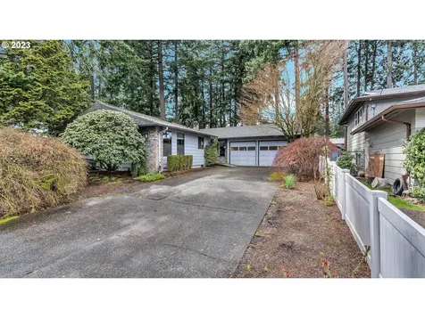 923 Ne 173rd Avenue Portland OR 97230
