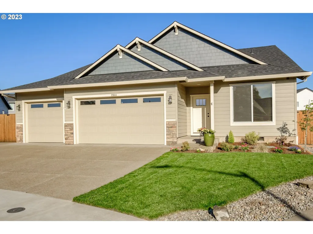2944 Ne Drift Court Albany OR 97321