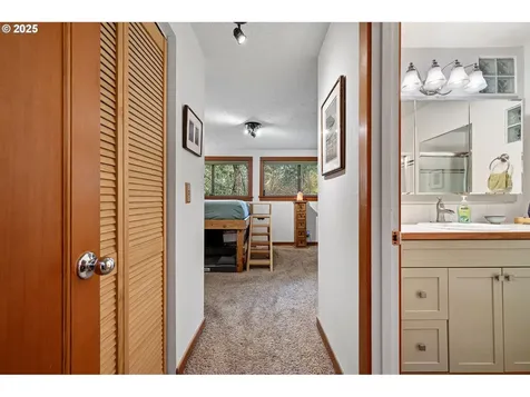 1867 Fircrest Drive Eugene OR 97403