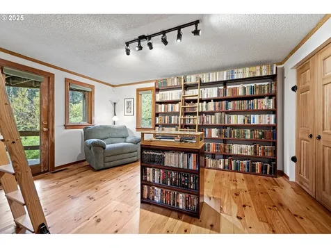 1867 Fircrest Drive Eugene OR 97403