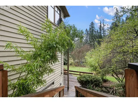 1867 Fircrest Drive Eugene OR 97403