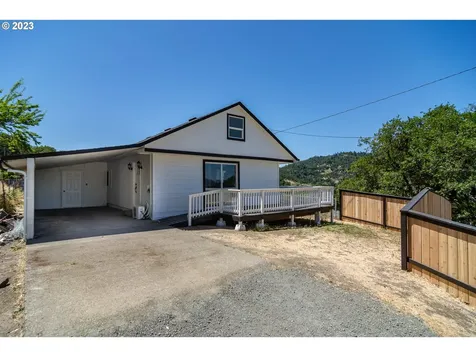 403 Pleasant Avenue Roseburg OR 97470