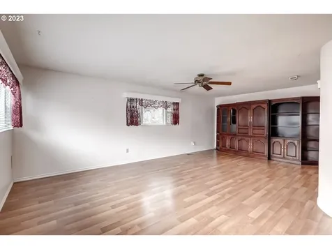 2027 E Main Street Hillsboro OR 97123