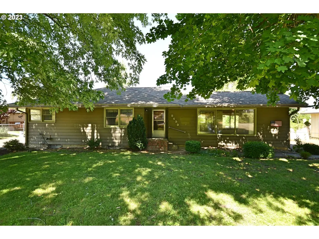 2439 W 10th Street The Dalles OR 97058