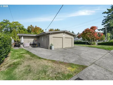 16125 SE Lincoln Street Portland OR 97233
