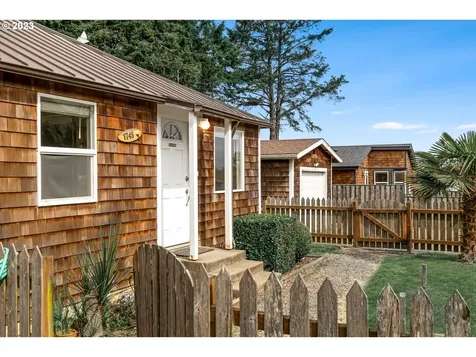 1745 Sw Harbor Avenue Lincoln City OR 97367