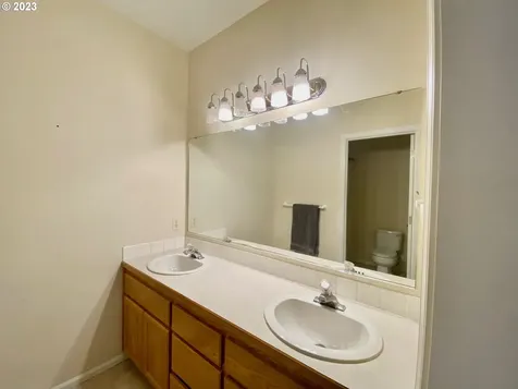 1350 Napa Valley Lane Eugene OR 97404
