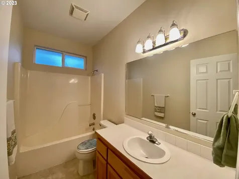 1350 Napa Valley Lane Eugene OR 97404