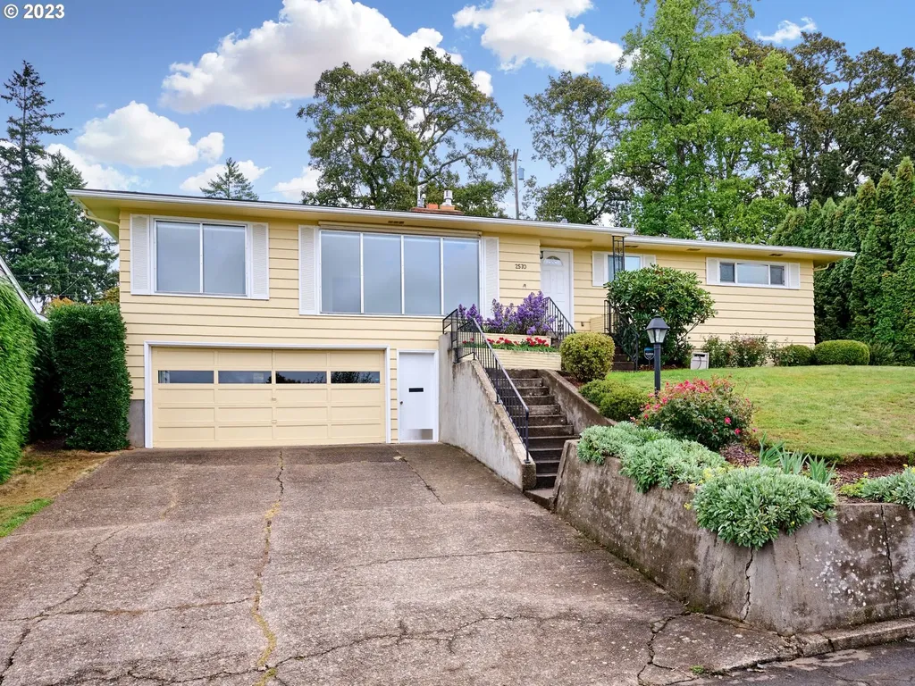 2570 Alvarado Terrace S Salem OR 97302