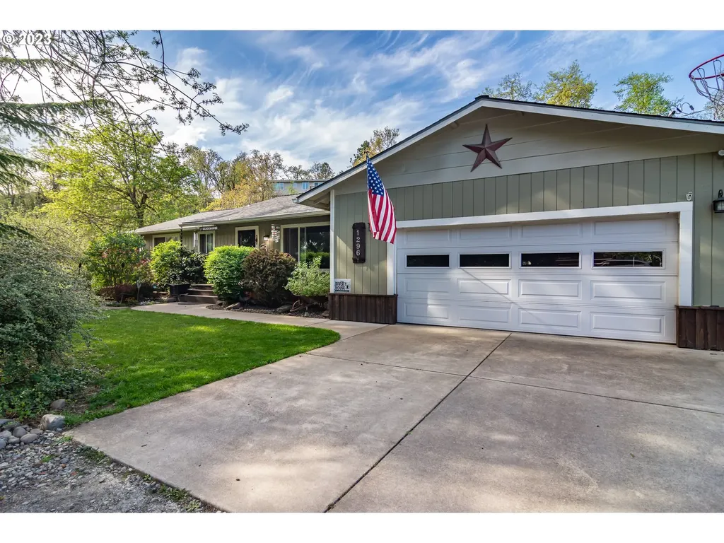 1296 NW Whipple Avenue Roseburg OR 97471