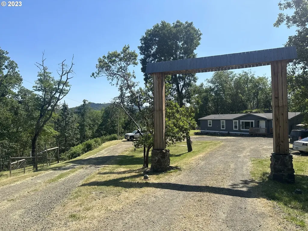 321 Natures Lane Roseburg OR 97470