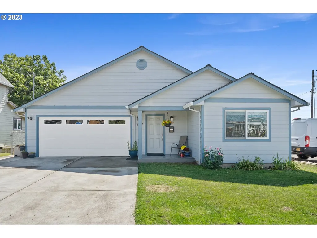 2207 8th Street Tillamook OR 97141