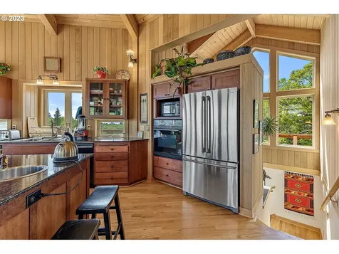 2560 N Valley View Road Ashland OR 97520