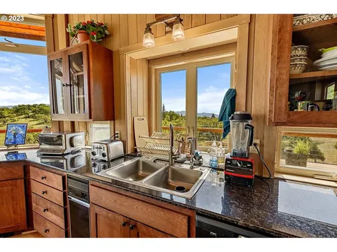 2560 N Valley View Road Ashland OR 97520